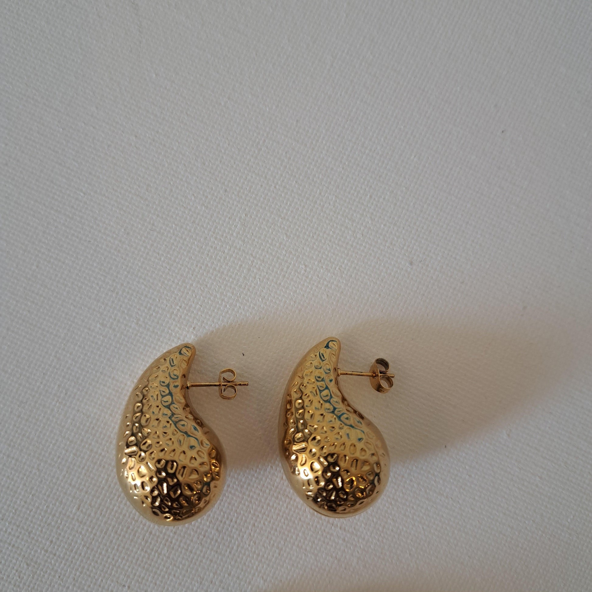 Dotted oval earrings | 18k Gold Plated - Gbaje Jewelry