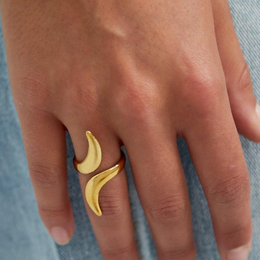 Chic Swirl Ring - Gbaje Jewelry