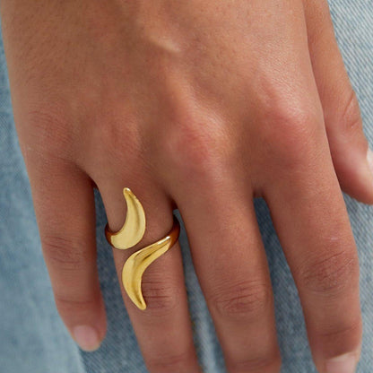 Chic Swirl Ring - Gbaje Jewelry