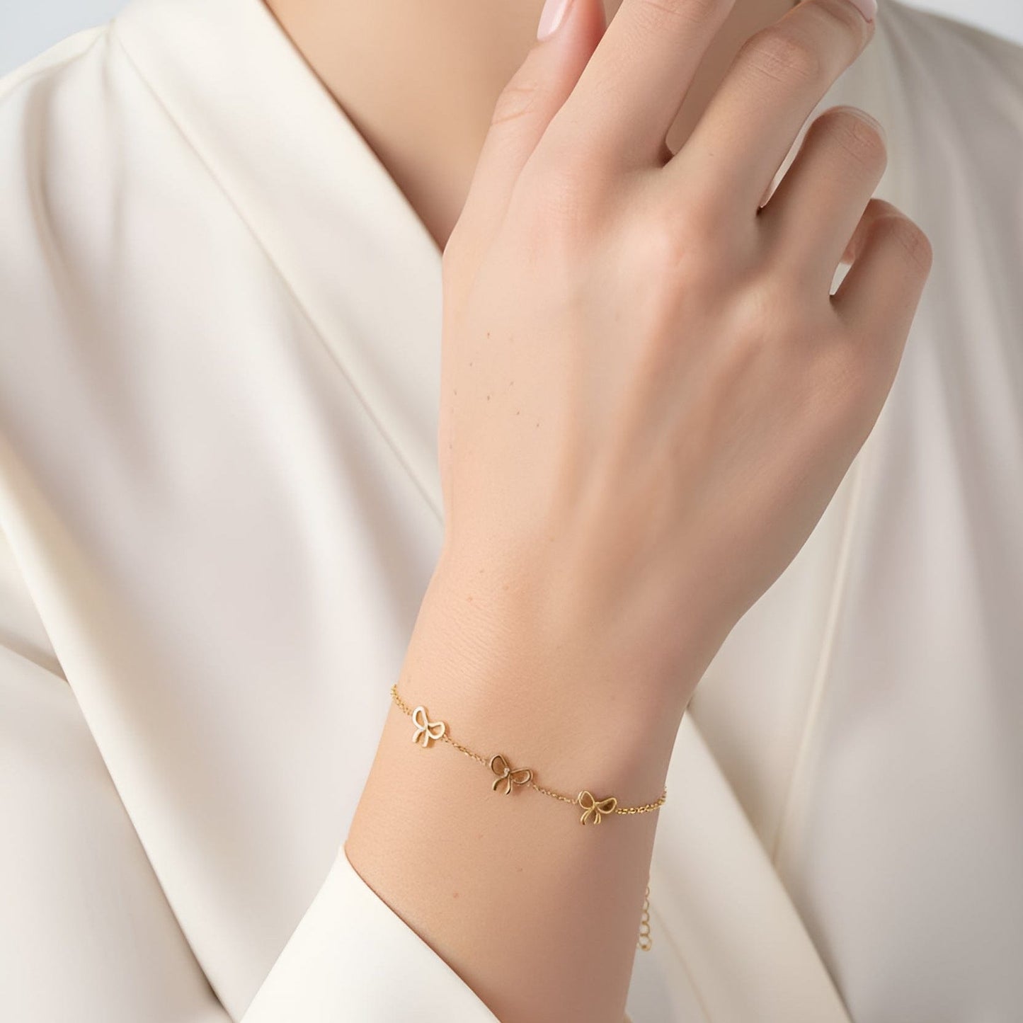 Gold Bracelet with three bows - Gbaje Jewelry